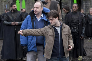 Illustration for article titled More Harry Potter set photos and It All Ends posters